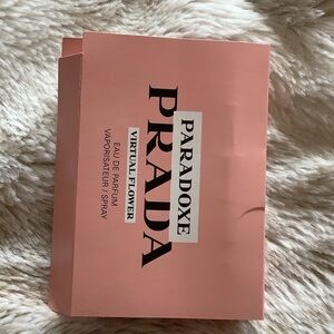Prada Paradoxe Virtual Flower - Soft Pink Box perfume